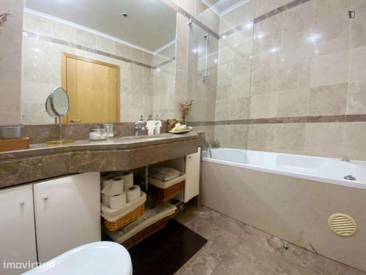 Quarto - localizado em Setubal - Grande imagem: 5/7