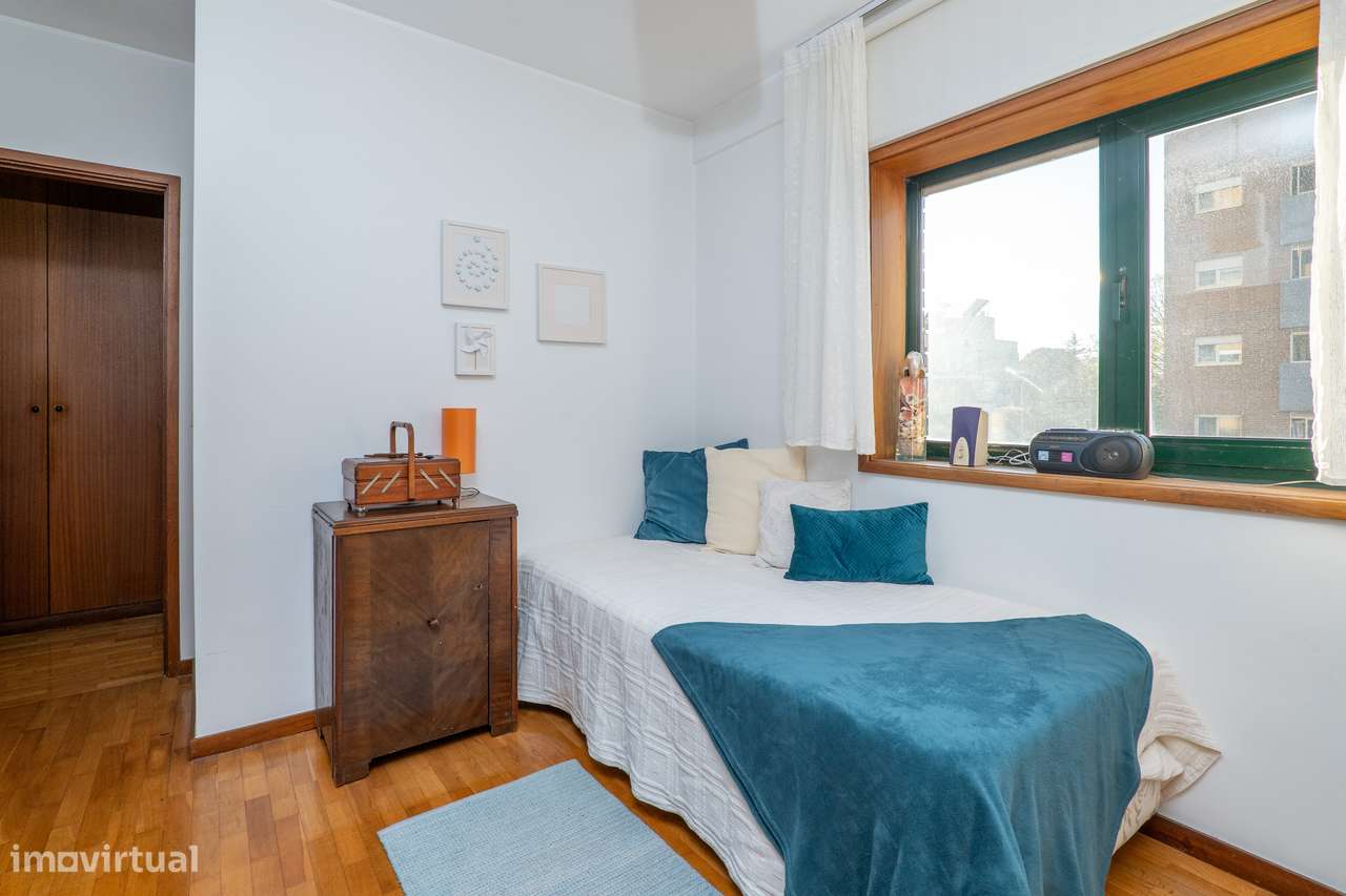Apartamento T5 Com Excelentes Áreas em Matosinhos-25