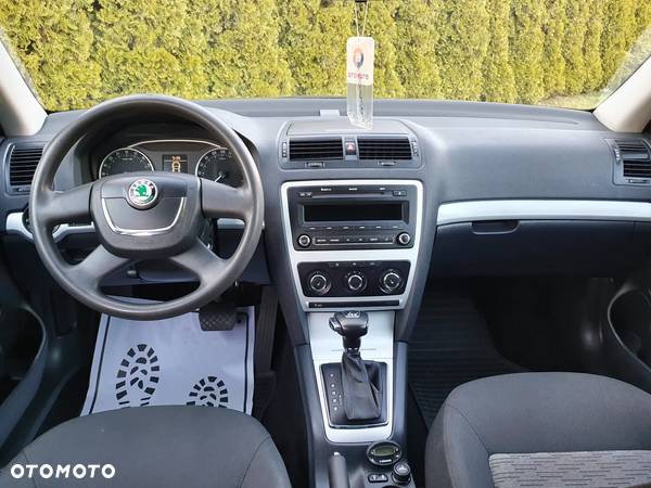 Skoda Octavia 2.0 TDI Ambiente DSG - 9