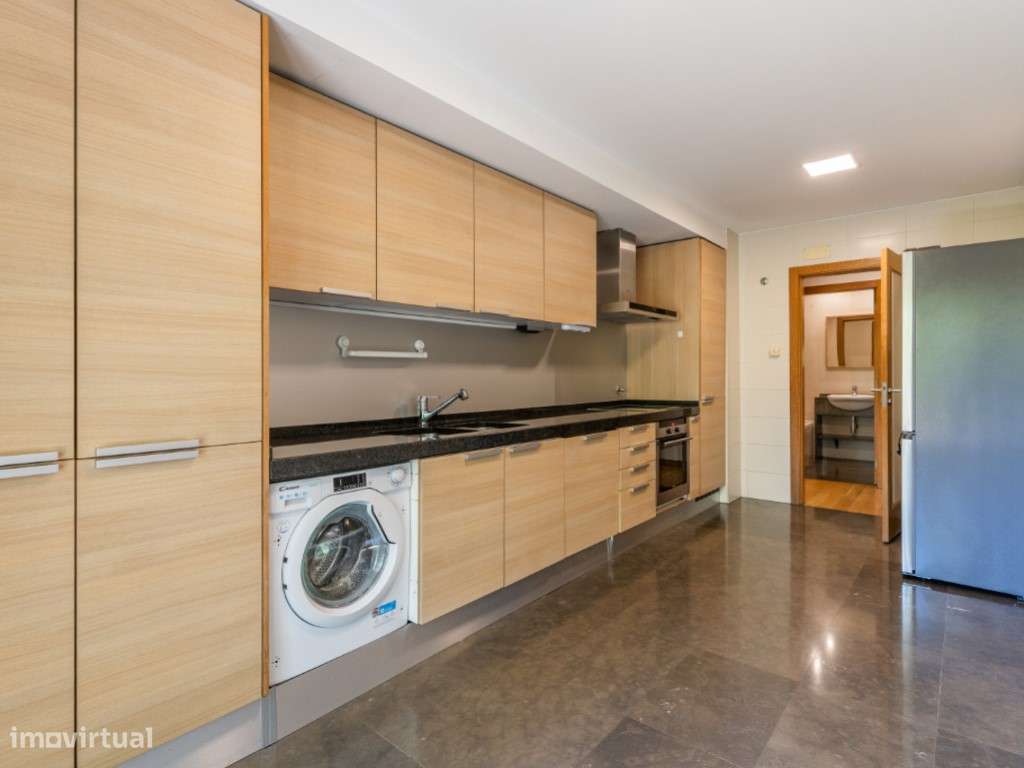 T3 com garagem e varanda com 23m2 - Colinas do Cruzeiro, Odivelas-5