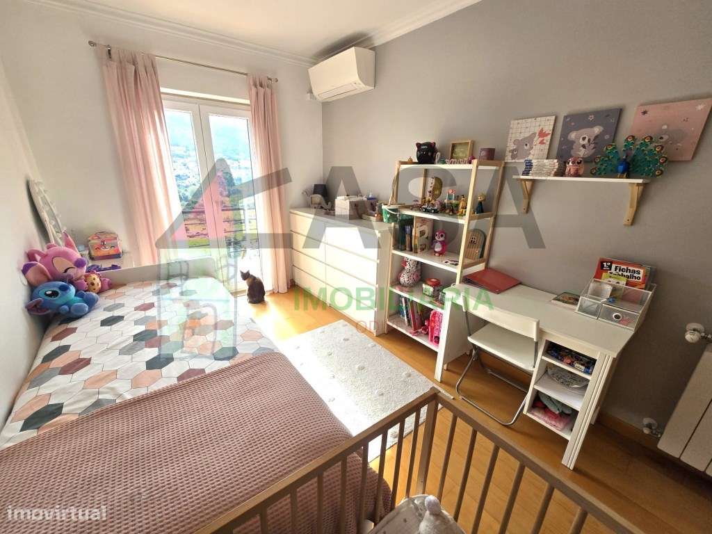 Moradia T4 com Terraço e Vista Desafogada em Loures-18