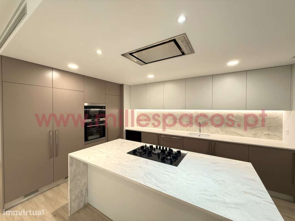 T3 Novo Varandas, wc com 2 janelas - Grande imagem: 4/21