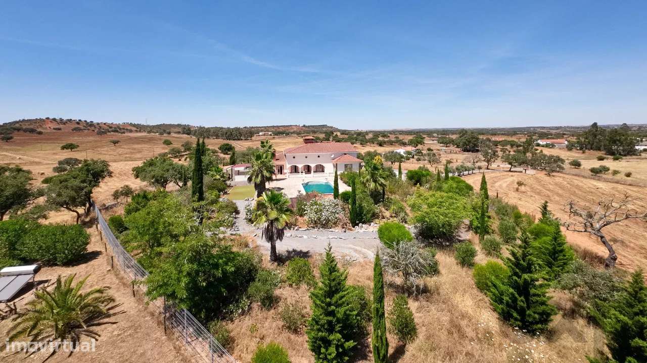 Casa senhorial privada com piscina em mais de 5 hectares.-57