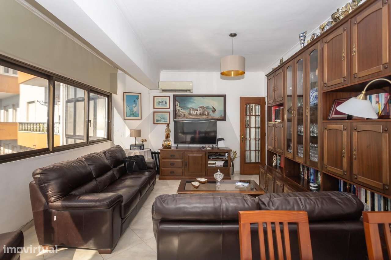 Apartamento T2 nos Foros da Amora - Grande imagem: 2/26