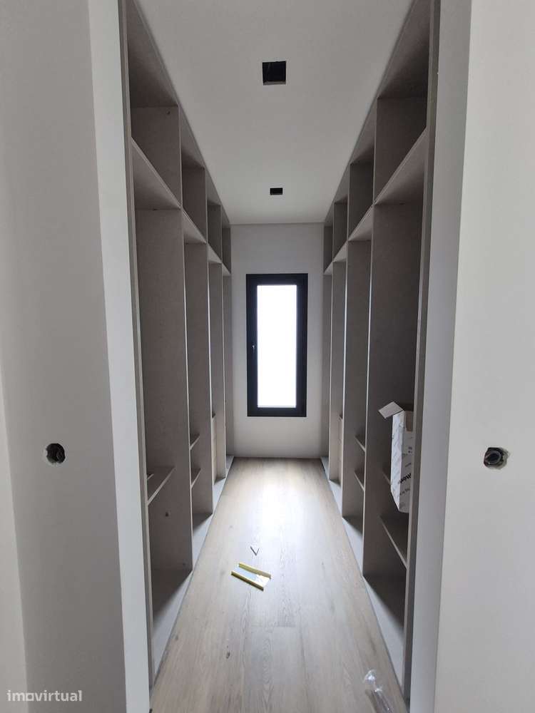 Moradia T3, térrea, geminada com garagem e jardim. Fração "A"-7