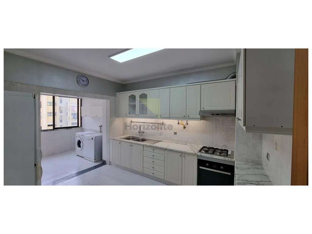 Apartamento T2 Remodelado em Monte Belo - Setúbal-0