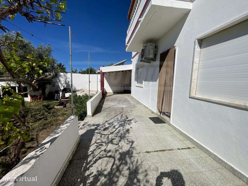 Moradia T4+3 com garagem, terraço e logradouro nas Ermidas-Sado-33
