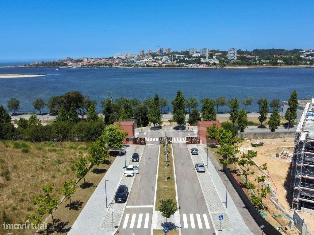 Apartamento T2 com varanda e estacionamento em Vila Nova de Gaia - Grande imagem: 5/100