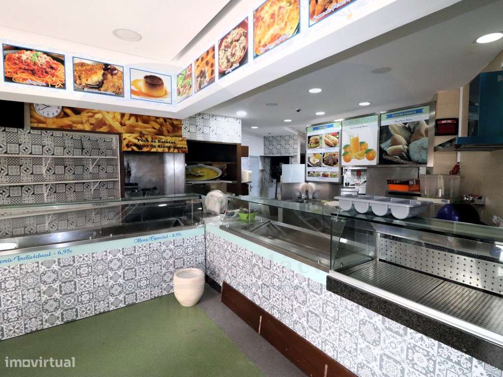 Churrasqueira equipada e pronta a funcionar. - Grande imagem: 2/8