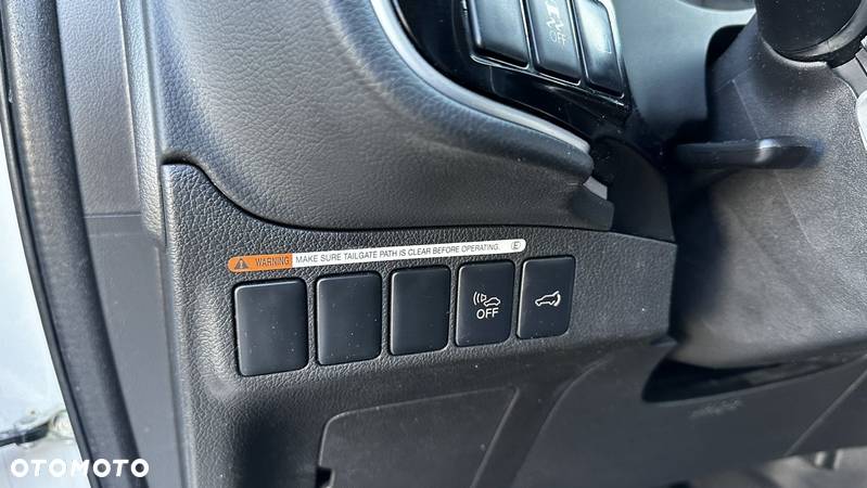 Mitsubishi Outlander 2.0 4WD Plug-In Hybrid Plus - 10