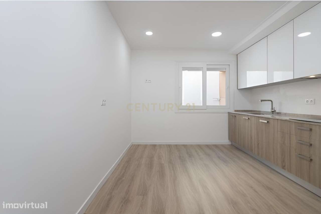 APARTAMENTO T1 TOTALMENTE RENOVADO NA BAIXA DA BANHEIRA-8
