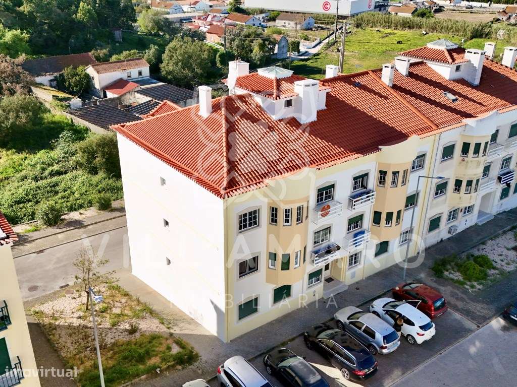 Apartamento T3 com Varanda, Arrecadação e Parqueamento-26