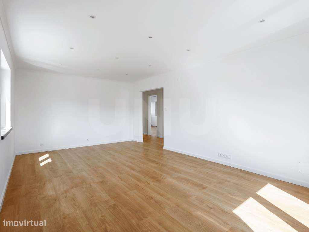 Apartamento T2 totalmente remodelado, para venda na Areia Branca, L... - Grande imagem: 4/23
