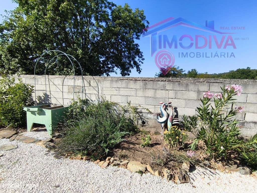 Moradia T3 recentemente renovada, com jardim em Graça, Pedrogão Grande-55