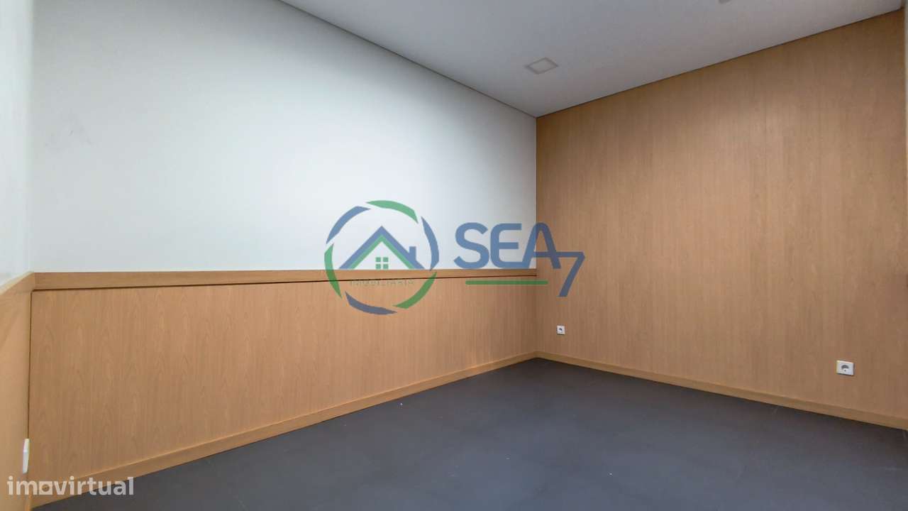 Moradia T6 com grande terreno, Meadela-44