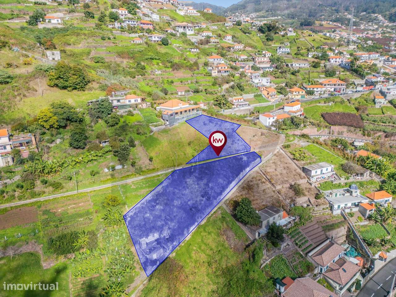 Oportunidade Única: Terreno com Construção em Curso e Vista Deslumbran-10