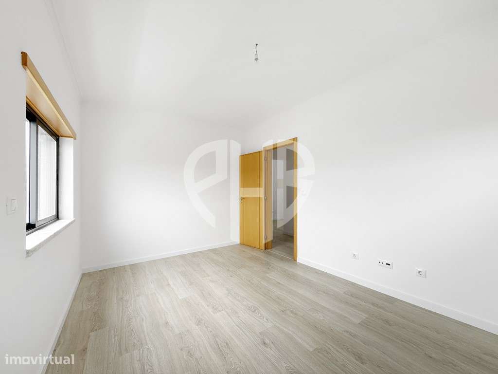 Exclusiva Moradia T5 de Arquitetura Contemporânea em Almada - Feijó-27