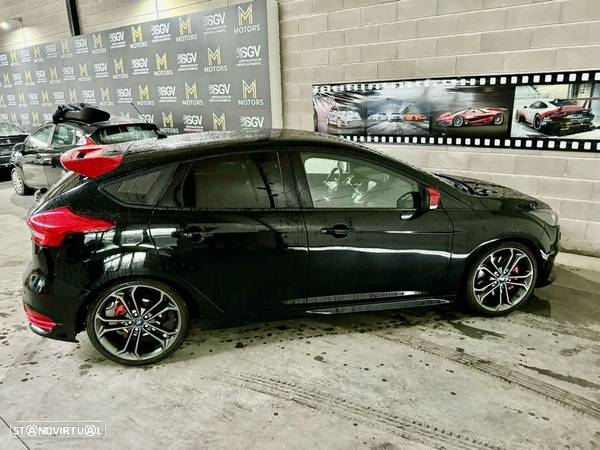 Ford Focus 2.0i ST-2 - 46