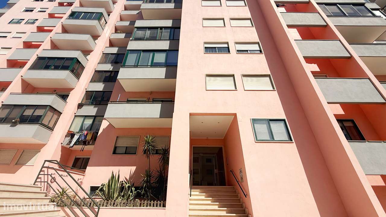 T3 com Excelentes Áreas e Parqueamento nos Fidalguinhos – Barreiro-21