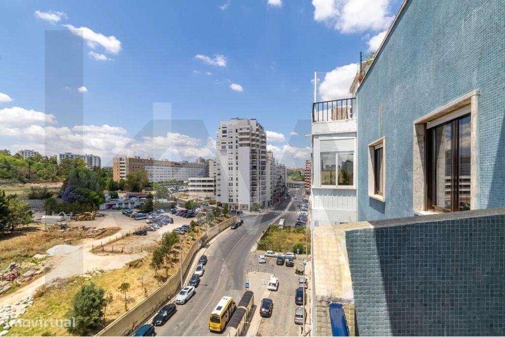 São Domingos de Benfica | Apartamento T2 Remodelado c/ varanda junto a-5
