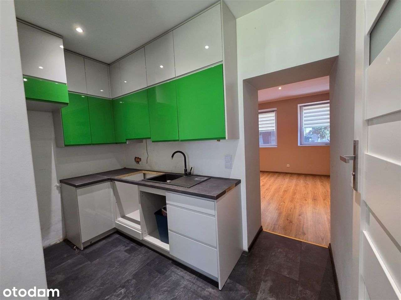 Kamienica Z Mieszkaniami Na Wynajem-4