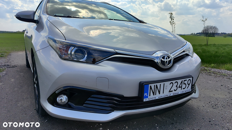 Toyota Auris 1.6 Premium - 5