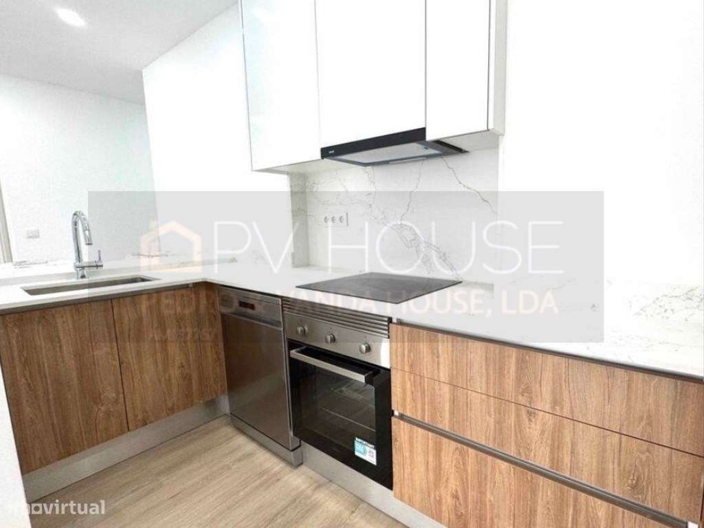 T4 Totalmente Remodelado com Suite e Cozinha Equipada | Rio de Mouro-11
