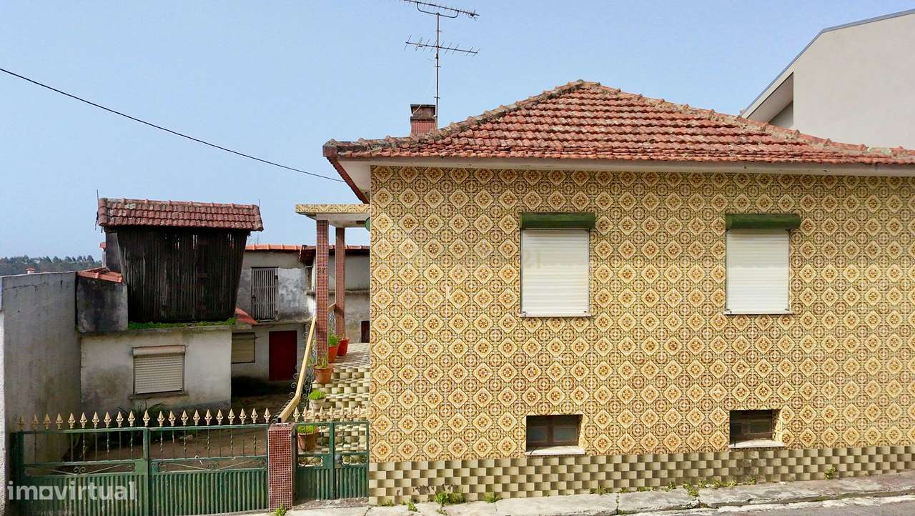 Moradia T2 p/ restauro - S. João de Vêr - Grande imagem: 4/12