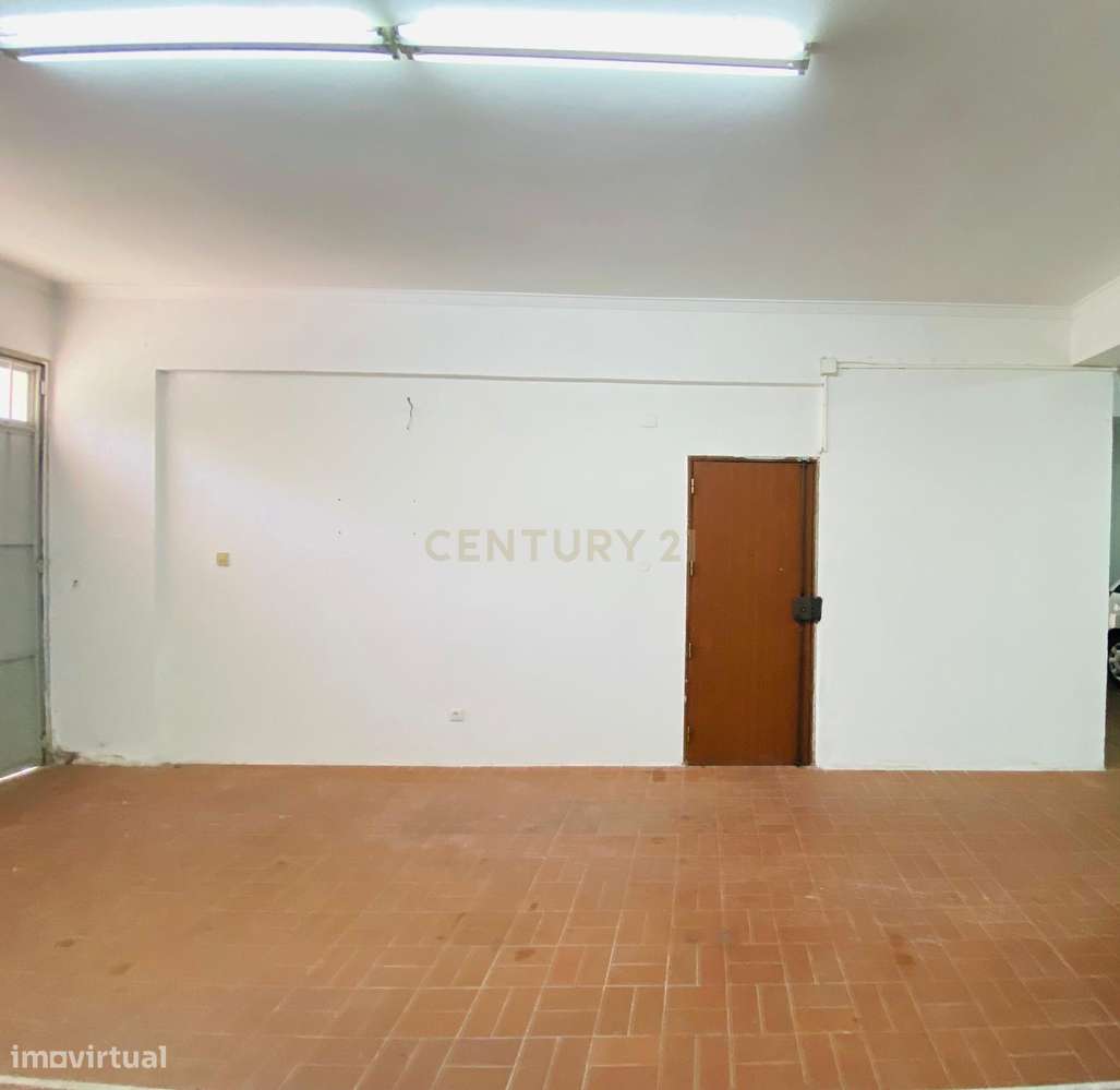Almada - Garagem ampla em excelente zona - Grande imagem: 4/17