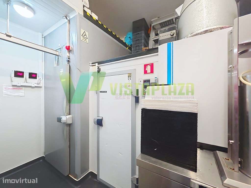 Talho em Funcionamento no Centro da Cidade Portimão - Loja Totalmen...-9