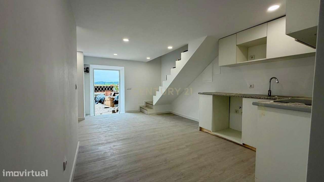 Moradia T2+1 Totalmente Renovada em Montemor-o-Velho-6