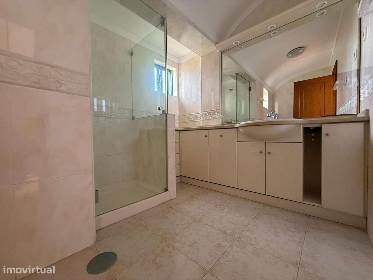 Apartamento T4 Duplex - Avenida dos Banhos (1ª Linha Mar)-9