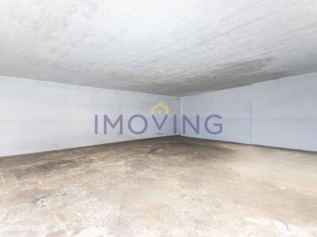 Prédio, moradia e garagens para Investimento-36