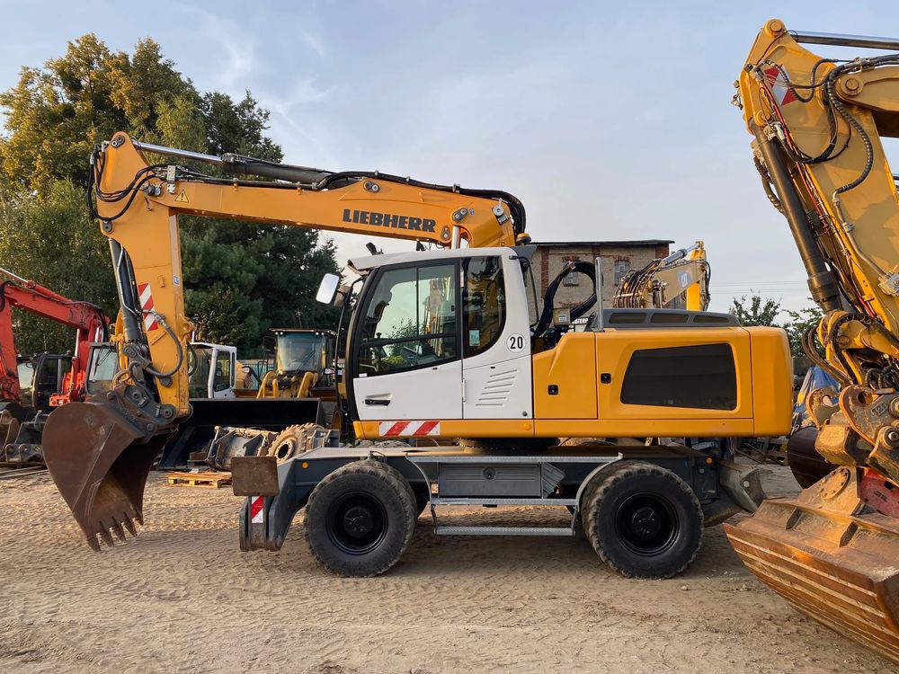 Liebherr A928, 6800 mth, podpory+pług, długi zasięg, z niemiec, 2015