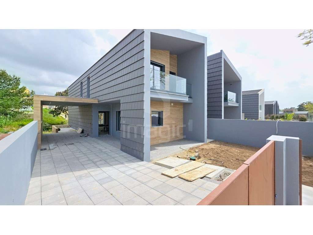 Moradia T3+1 Ericeira com piscina e jardim-3