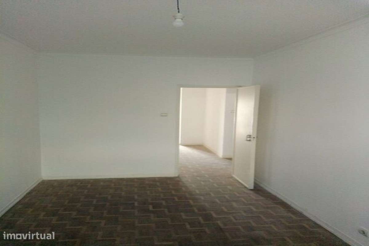 Apartamento T2 na Amora – Excelente localização e investimento - Grande imagem: 5/15