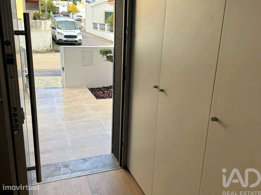 Casa / Villa T4 em Loures de 242,00 m2 - Grande imagem: 3/30