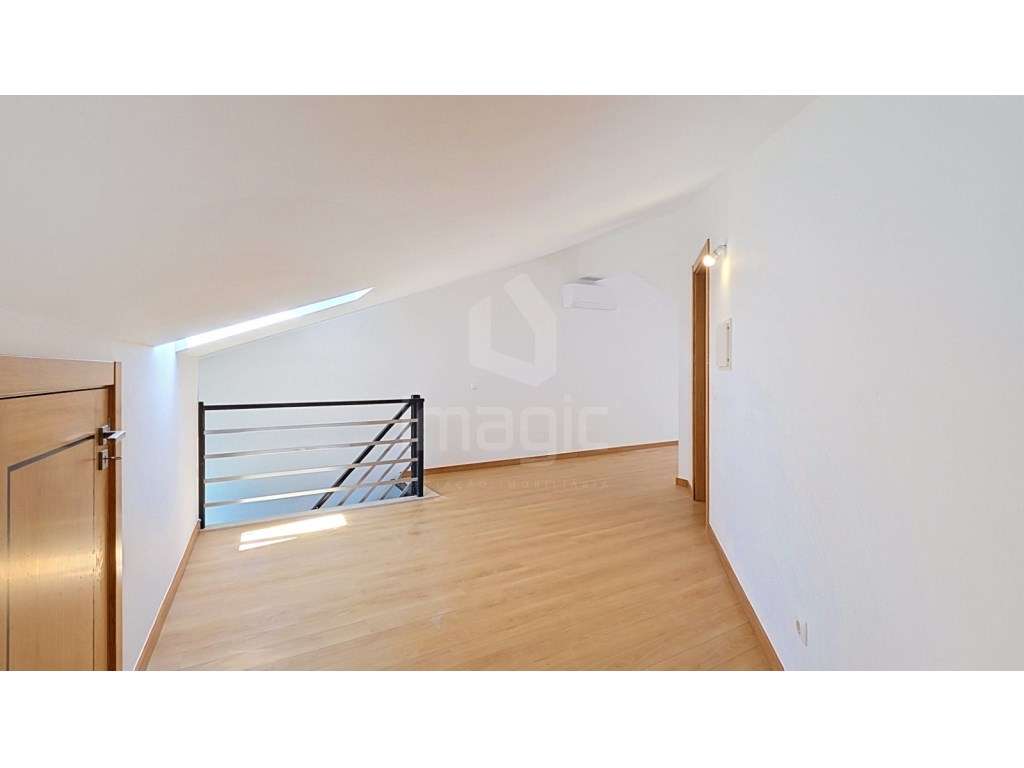 Apartamento T3 + sótão, usado, em Mafra.-29