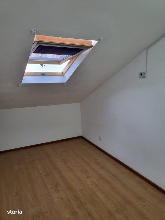 vanzare apartament tip mansarda cu 2 parcari proprii