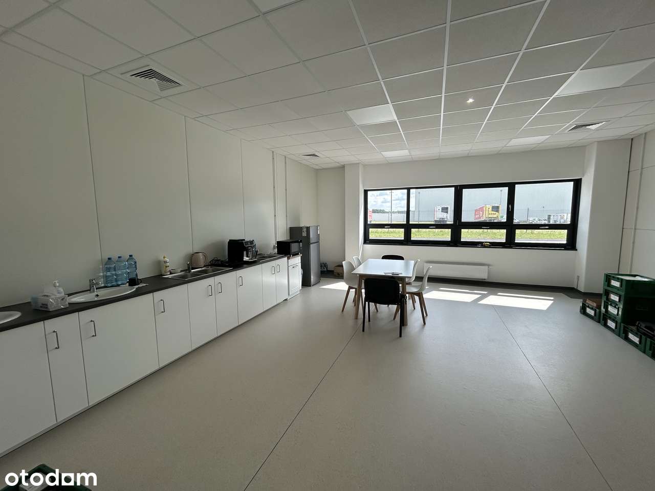 Nowoczesny obiekt produkcyjno- magazynowy na sprzedaż-6