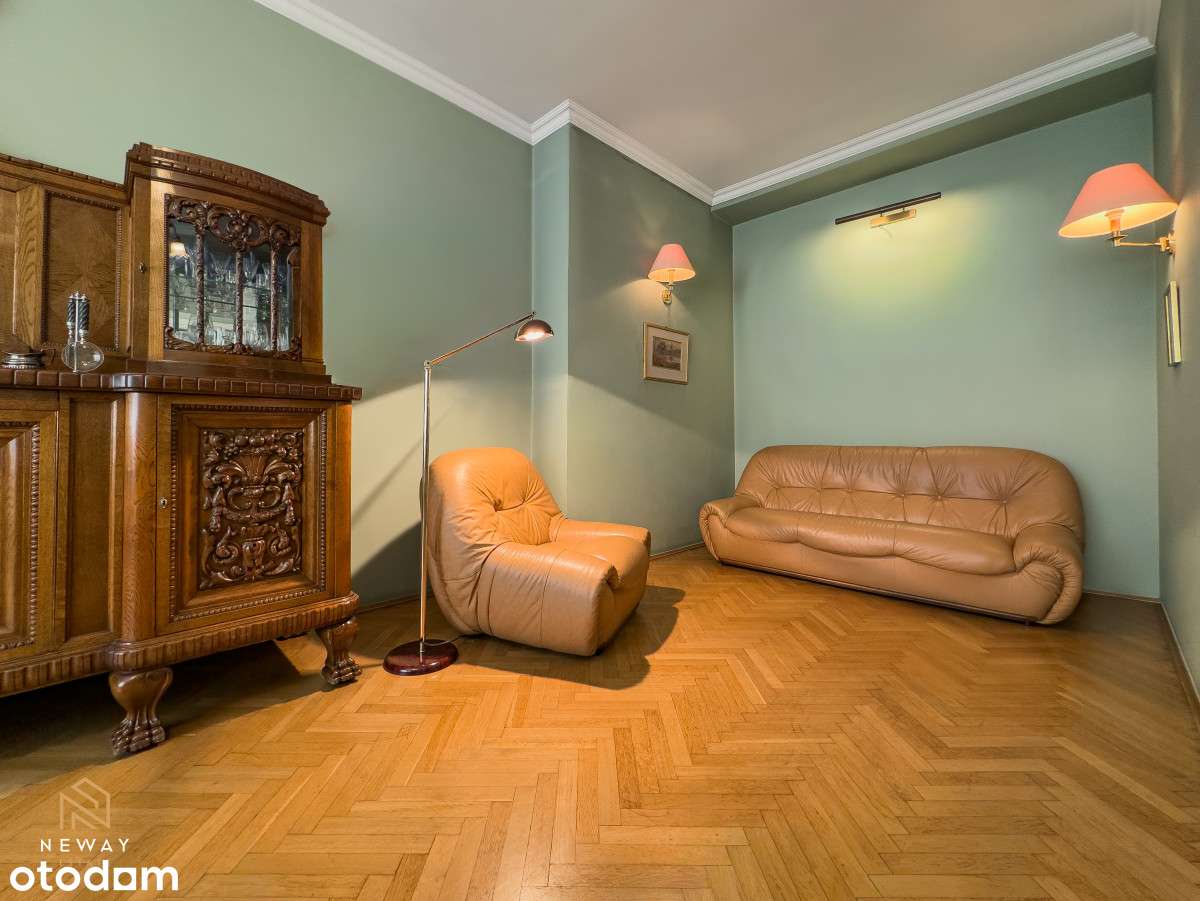 Apartament w modernistycznej kamienicy z balkonem-6