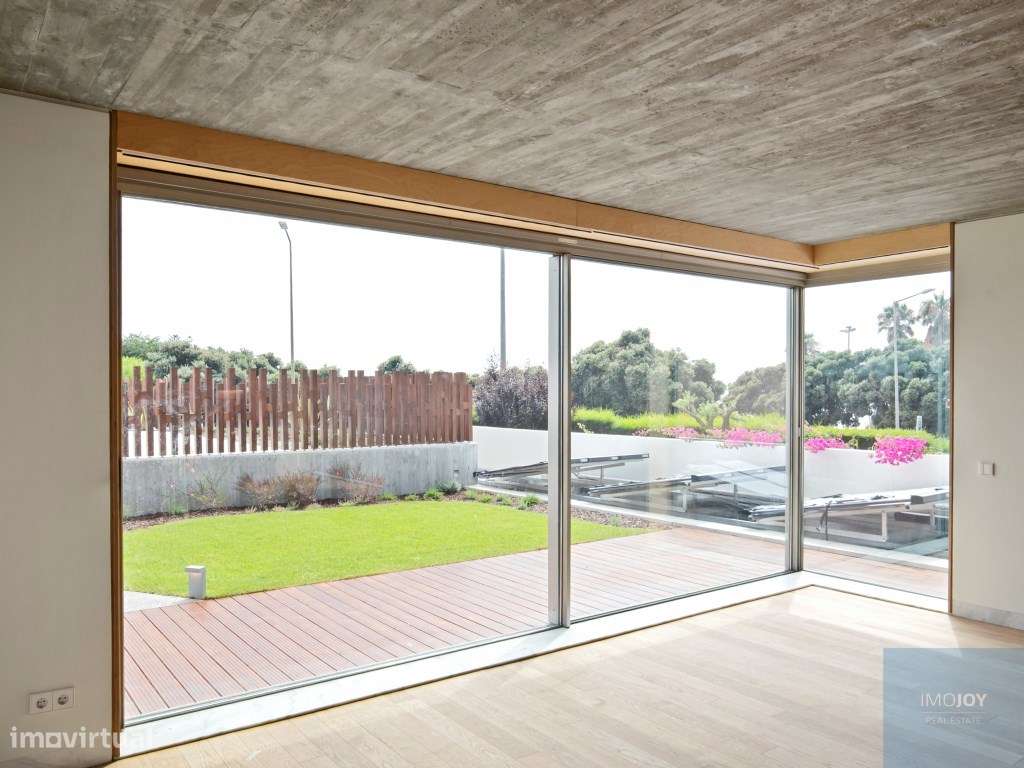Moradia T3 + 1 com Vista Mar em São João do Estoril - Grande imagem: 2/69