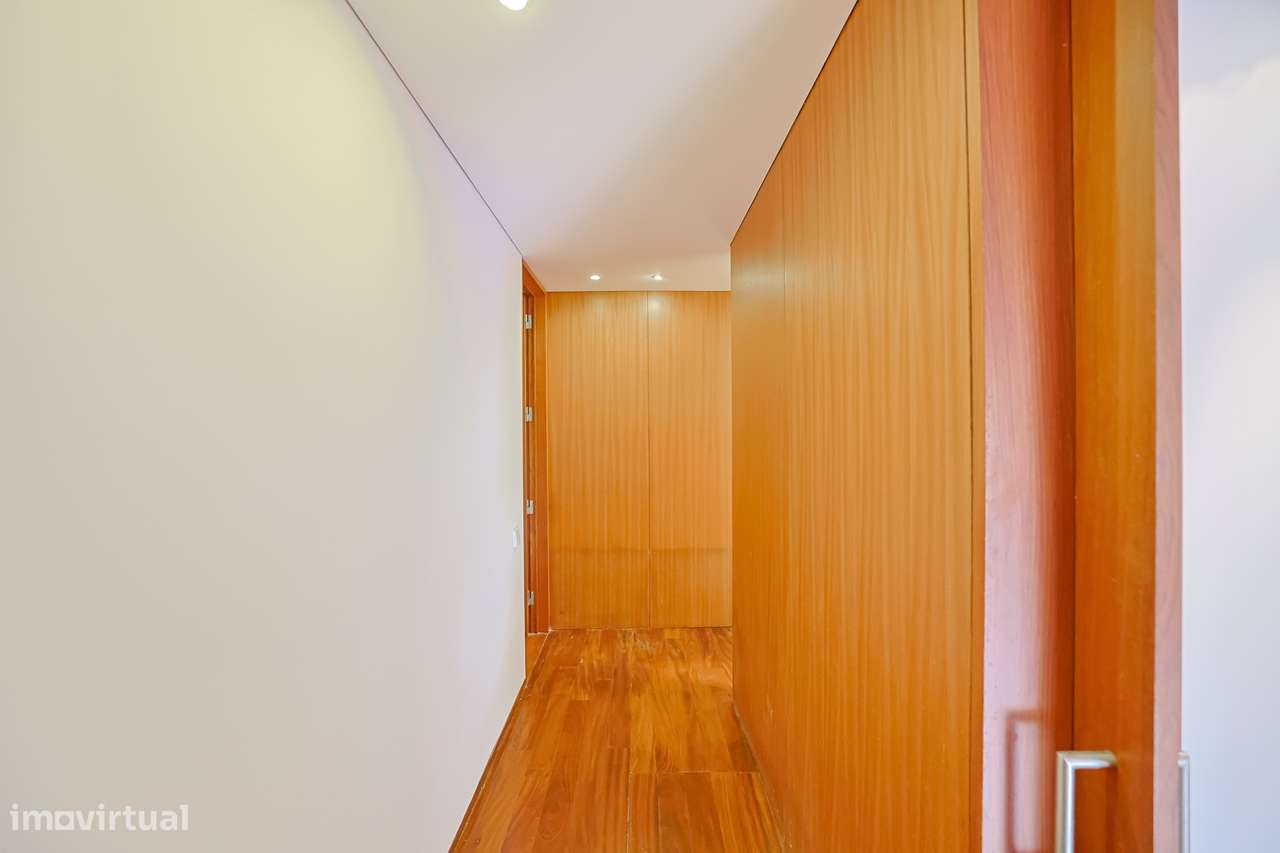 Moradia T3, Individual, c/ 3 pisos, Garagem Dupla e Jardim-14