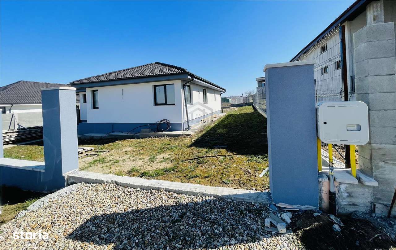 Casa P semifinisata în comuna Paleu - Imagine principală: 2/14