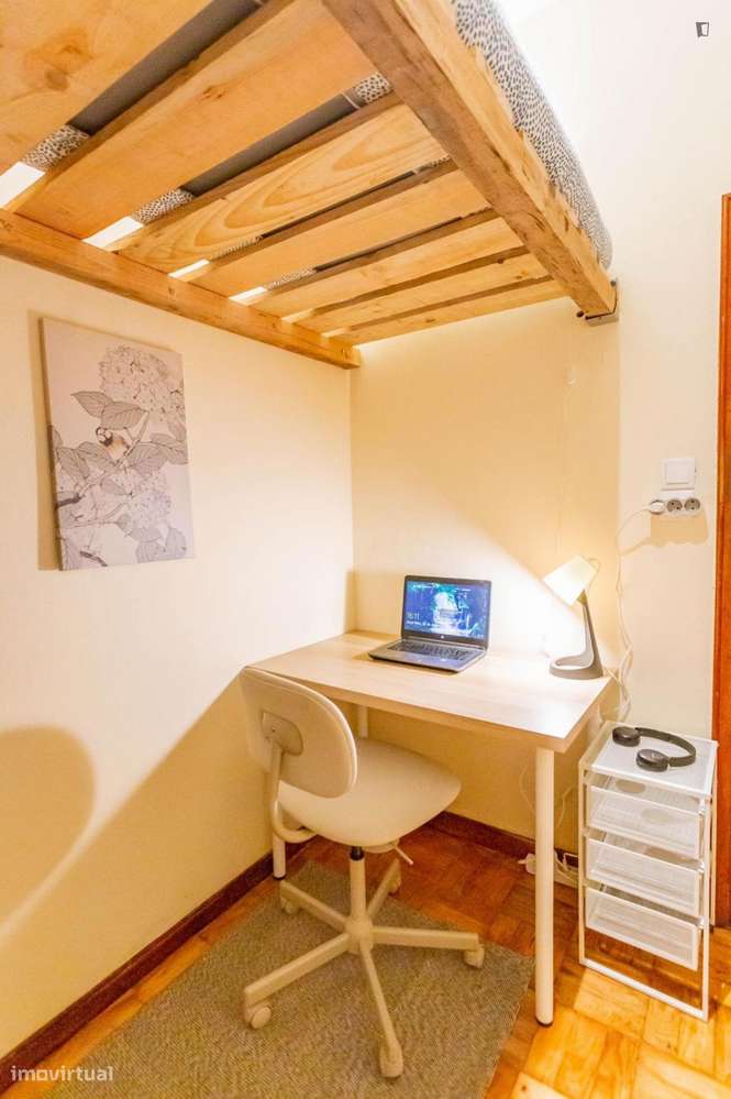 Quarto - localizado em Santo Ildefonso Porto - Grande imagem: 3/11