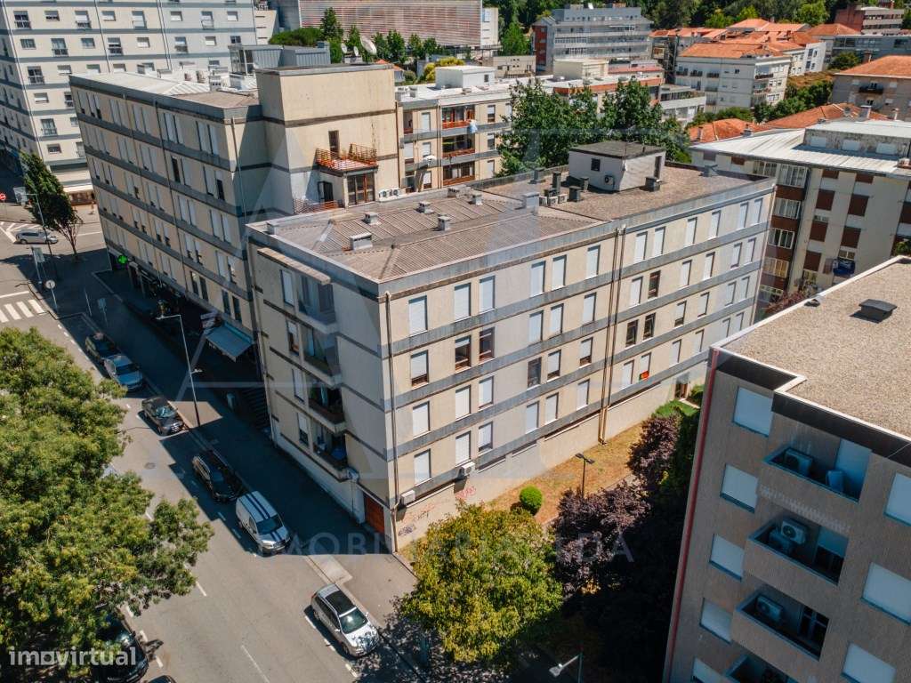 Apartamento T3 na Av. Londres com Garagem-17