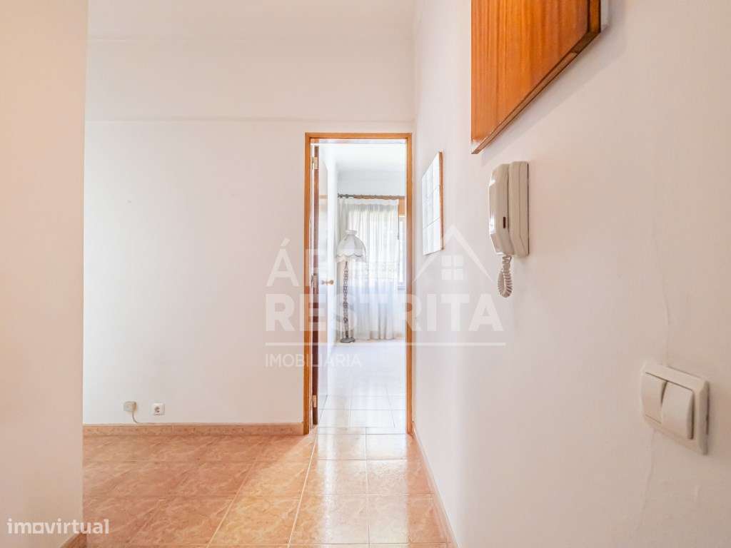 Excelente Apartamento T2 nas Paivas - Ótimo Potencial e Localização...-27