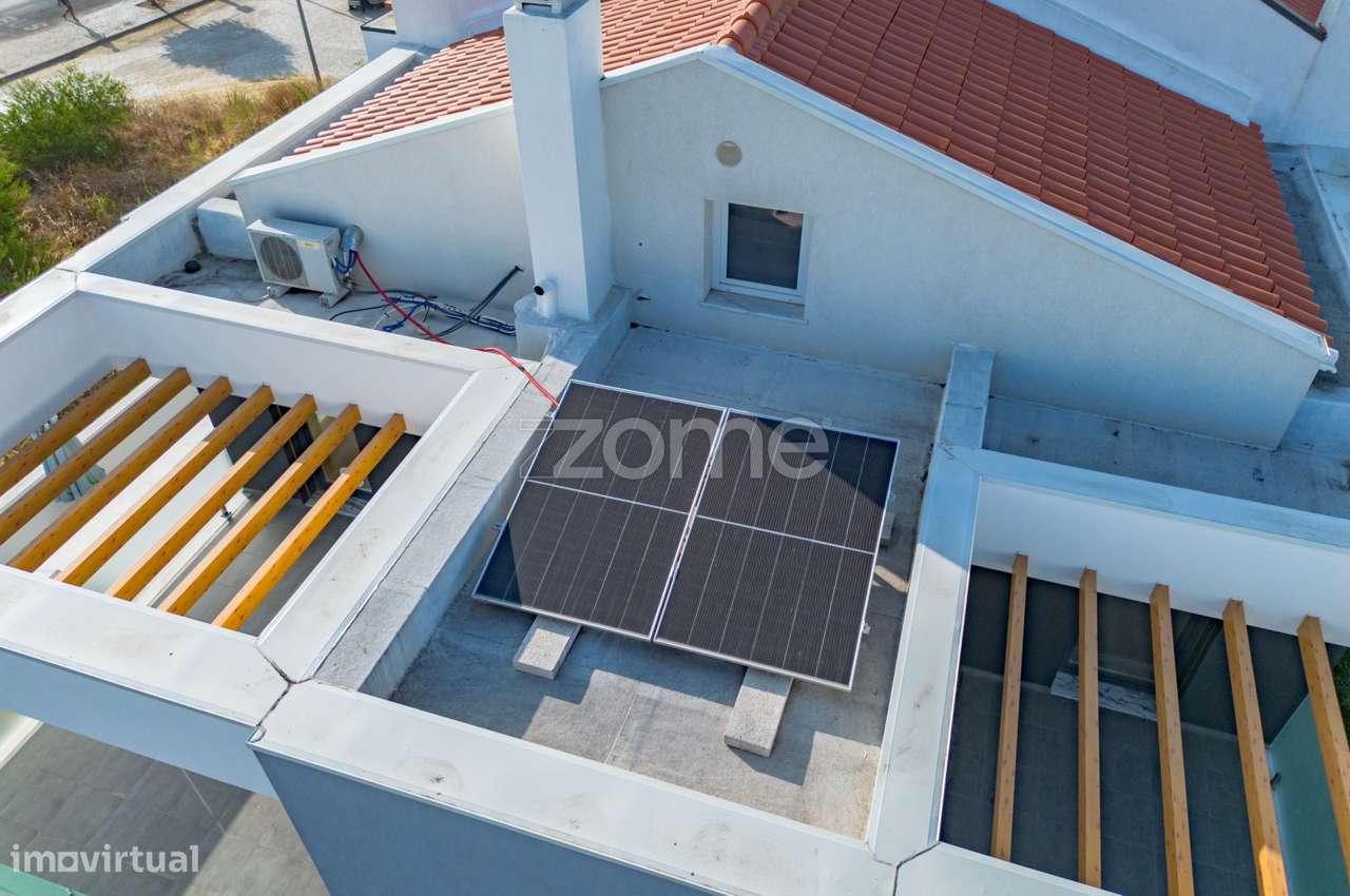 Moradia T3 com piscina na Sobreda-48