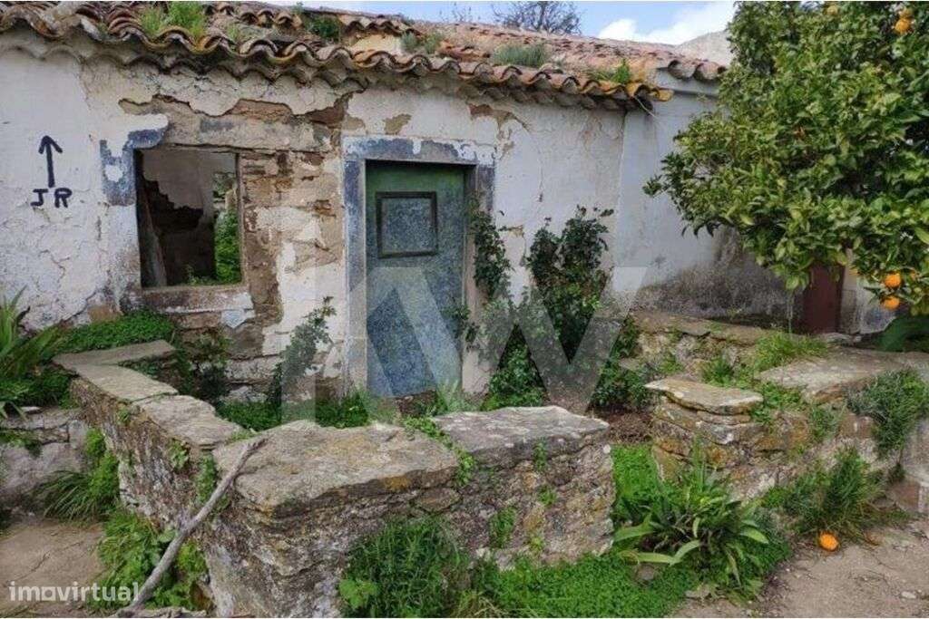 Ruína com terreno em malha urbana para recuperar a 30 minutos de Loulé - Grande imagem: 4/25