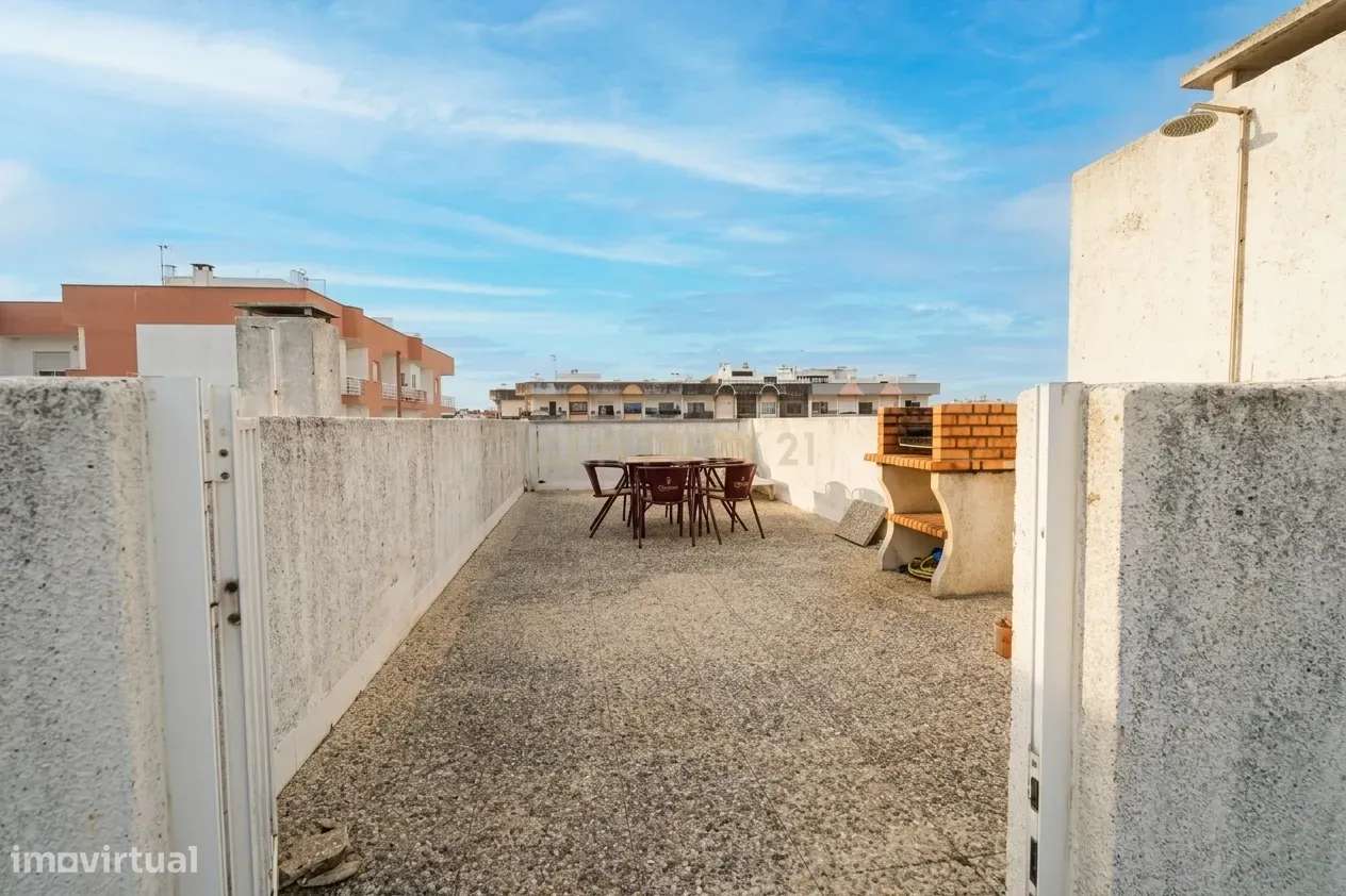 Maravilhoso Apartamento T2+1 com Terraço Privativo e Lugar de Garagem-15